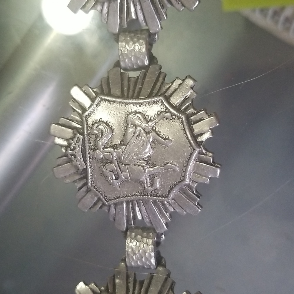 Vintage 3-Panel Heraldic Shield Bracelet – Knight & Horse Motif - Picture 4 of 8